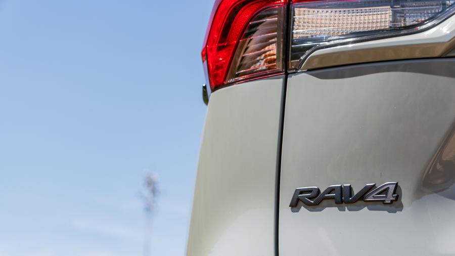 Логотип Toyota RAV4 TRD Off Road 2019 года  (NA) (фото 34 из 40)